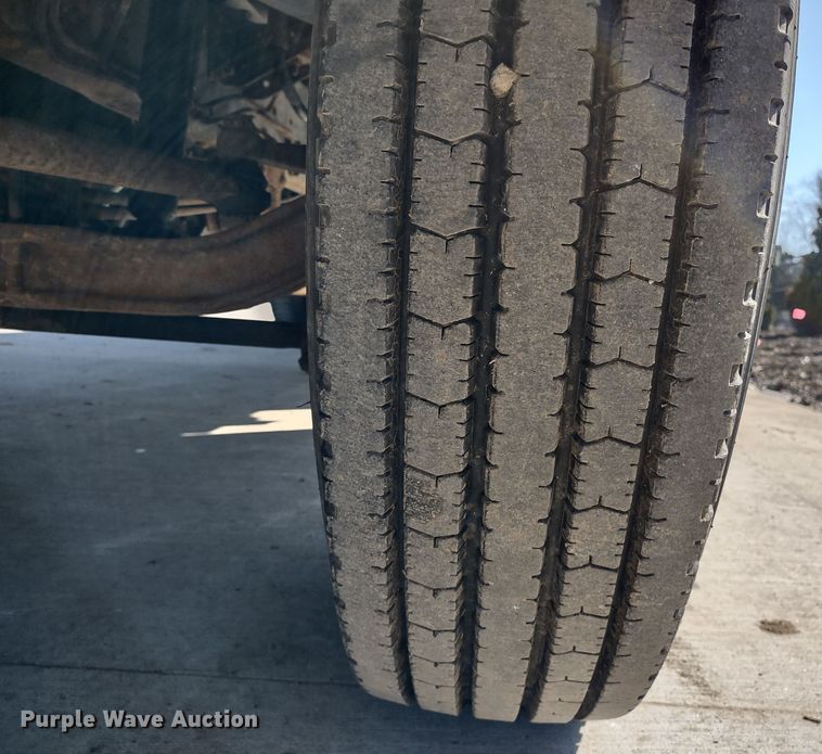 image for item MD9444 1998 Ford F700  dump flatbed truck