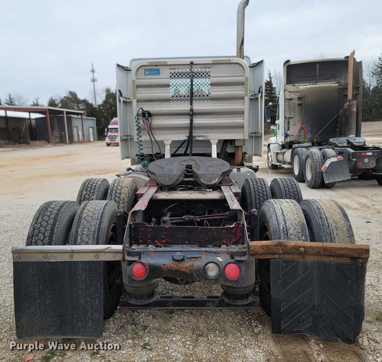 image for item ME9052 2012 Volvo VN  semi truck