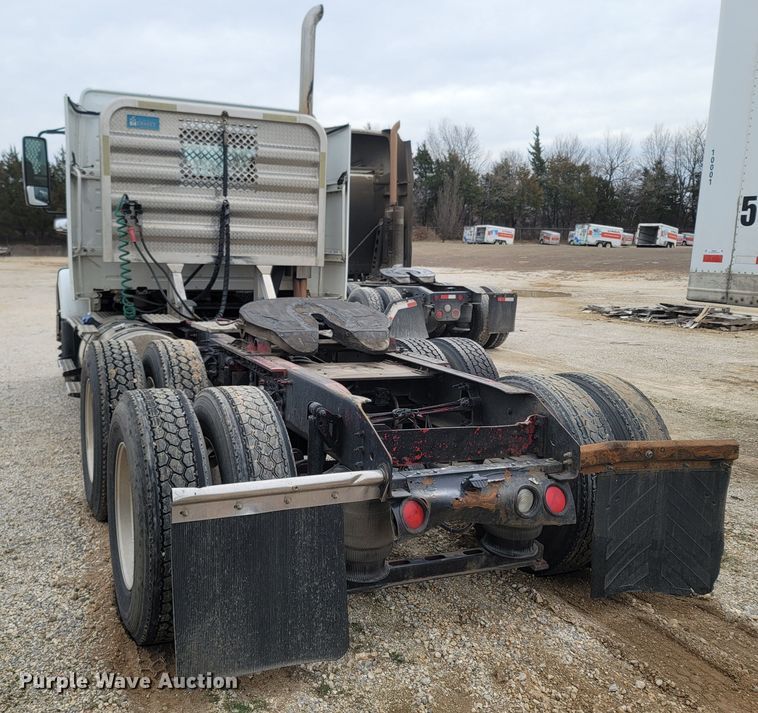 image for item ME9052 2012 Volvo VN  semi truck