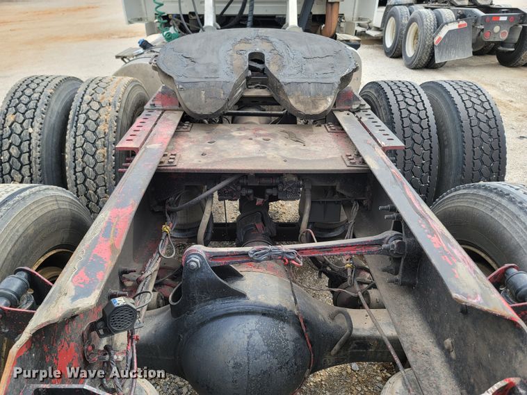 image for item ME9052 2012 Volvo VN  semi truck