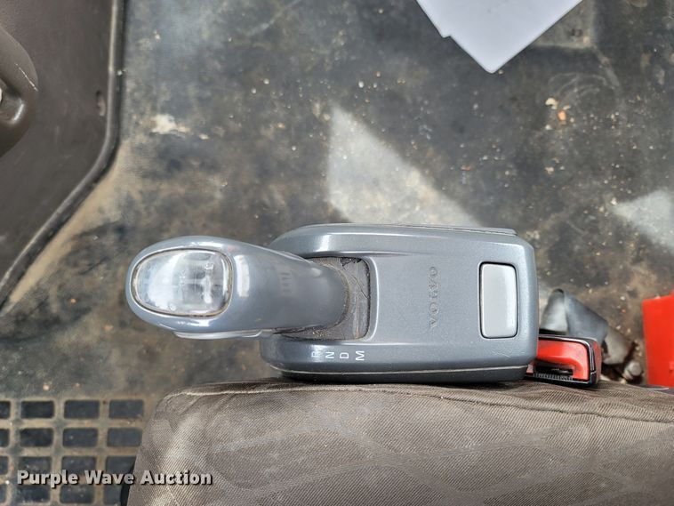 image for item ME9052 2012 Volvo VN  semi truck