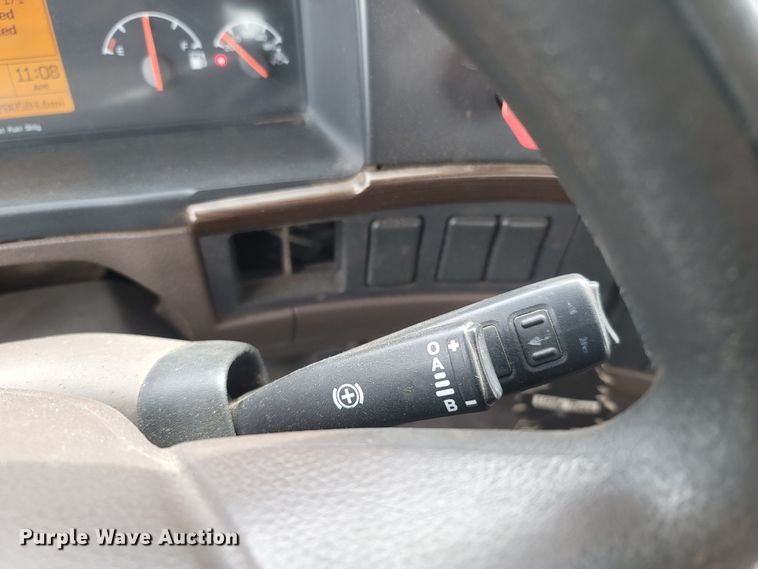 image for item ME9052 2012 Volvo VN  semi truck