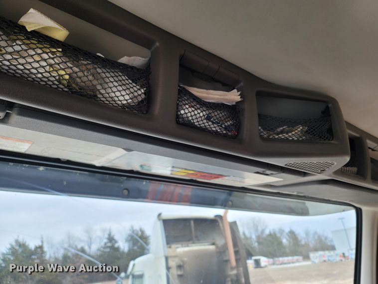 image for item ME9052 2012 Volvo VN  semi truck