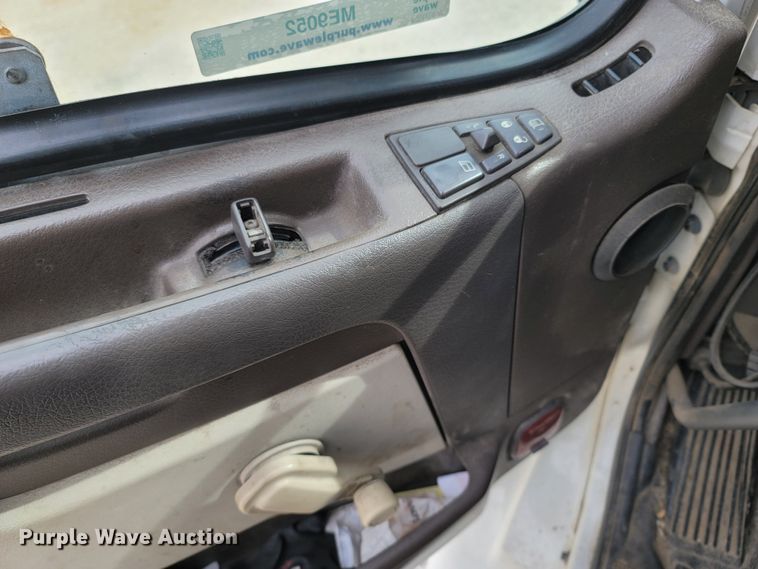 image for item ME9052 2012 Volvo VN  semi truck