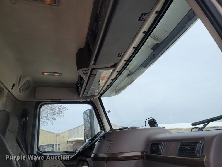 image for item ME9052 2012 Volvo VN  semi truck