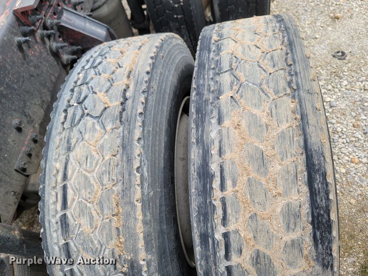 image for item ME9052 2012 Volvo VN  semi truck