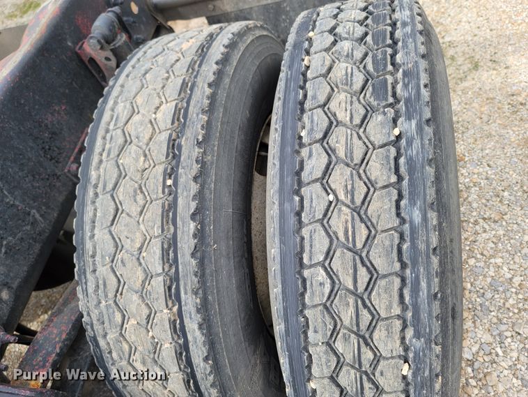 image for item ME9052 2012 Volvo VN  semi truck