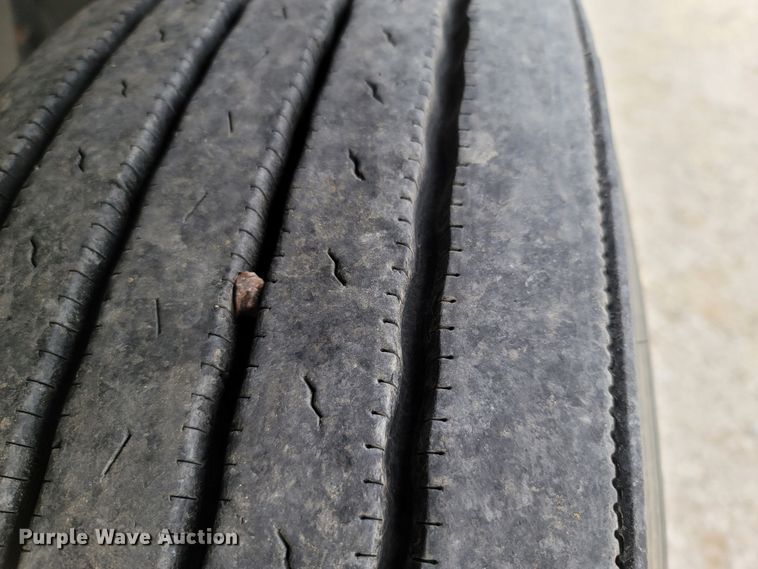 image for item ME9052 2012 Volvo VN  semi truck