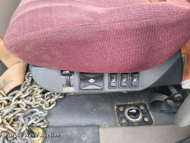 image for item ME9056 2011 Freightliner Cascadia  semi truck