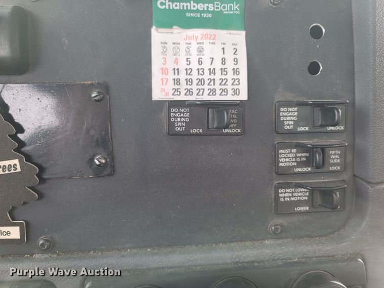 image for item ME9056 2011 Freightliner Cascadia  semi truck