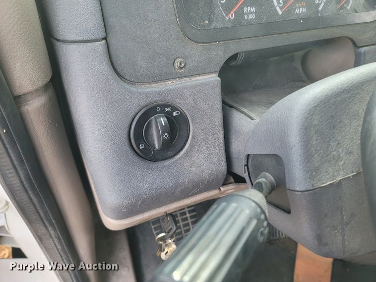 image for item ME9056 2011 Freightliner Cascadia  semi truck