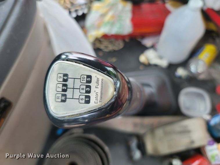 image for item ME9056 2011 Freightliner Cascadia  semi truck