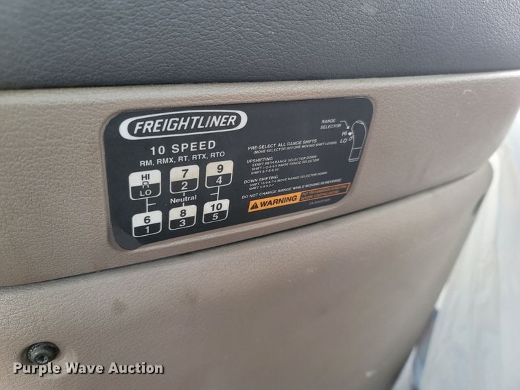 image for item ME9056 2011 Freightliner Cascadia  semi truck