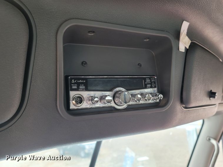 image for item ME9056 2011 Freightliner Cascadia  semi truck