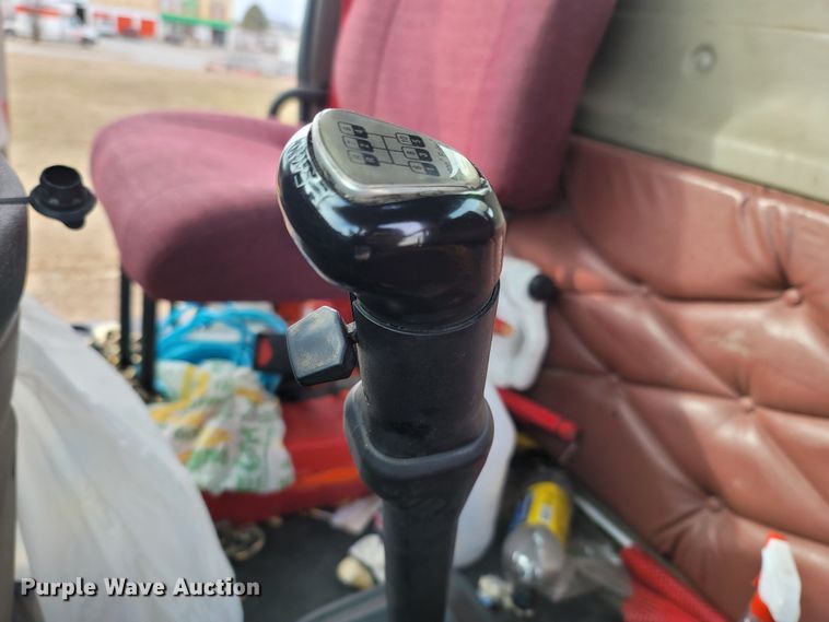 image for item ME9056 2011 Freightliner Cascadia  semi truck