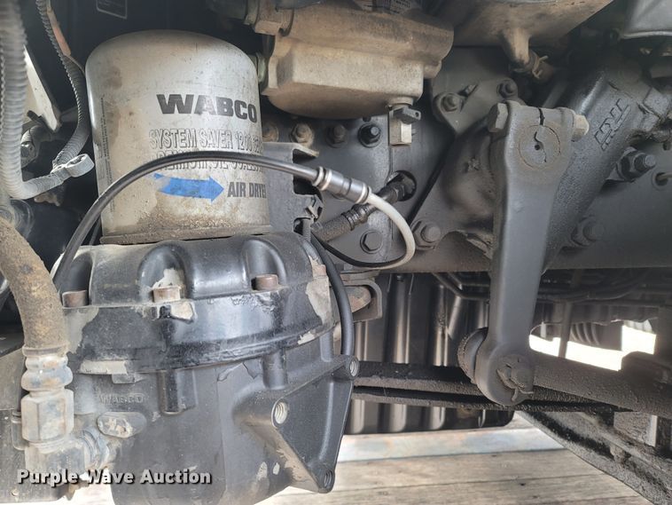 image for item ME9056 2011 Freightliner Cascadia  semi truck