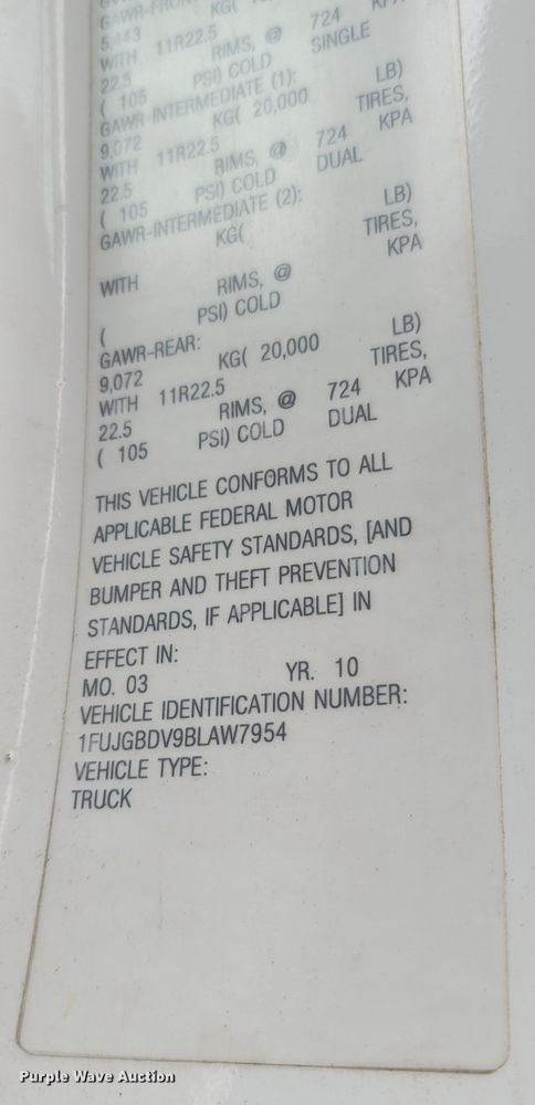 image for item ME9056 2011 Freightliner Cascadia  semi truck