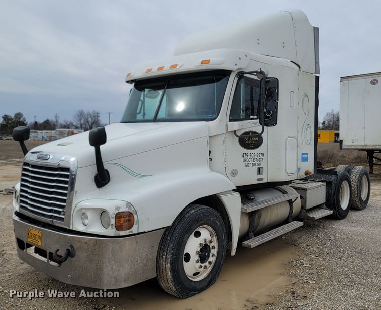 image for item ME9058 2010 Freightliner Century Class S/T  semi truck