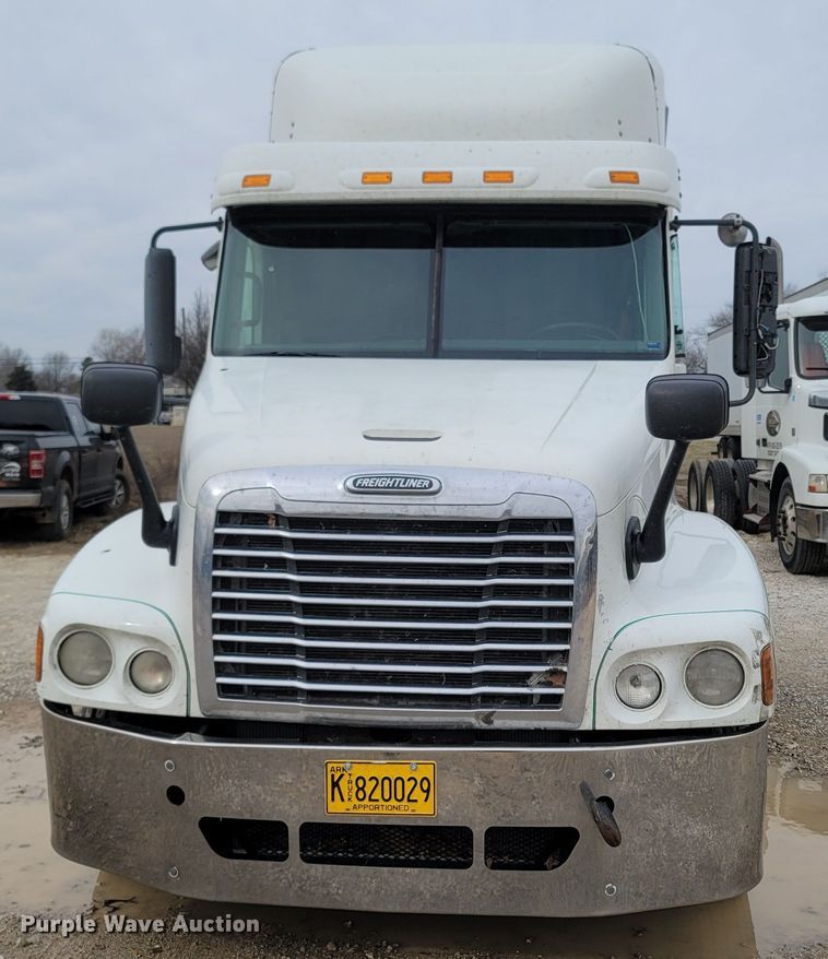 image for item ME9058 2010 Freightliner Century Class S/T  semi truck