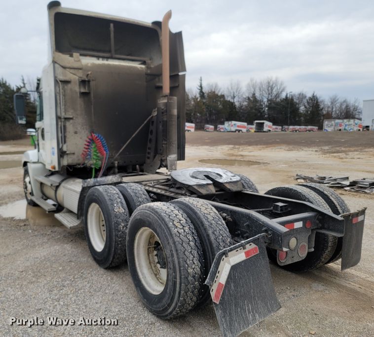 image for item ME9058 2010 Freightliner Century Class S/T  semi truck