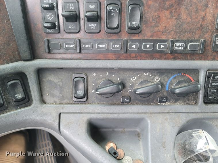 image for item ME9058 2010 Freightliner Century Class S/T  semi truck