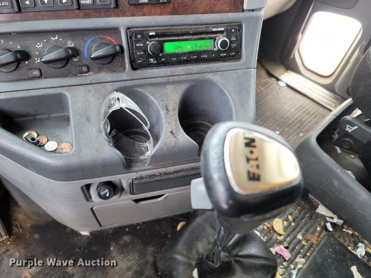 image for item ME9058 2010 Freightliner Century Class S/T  semi truck