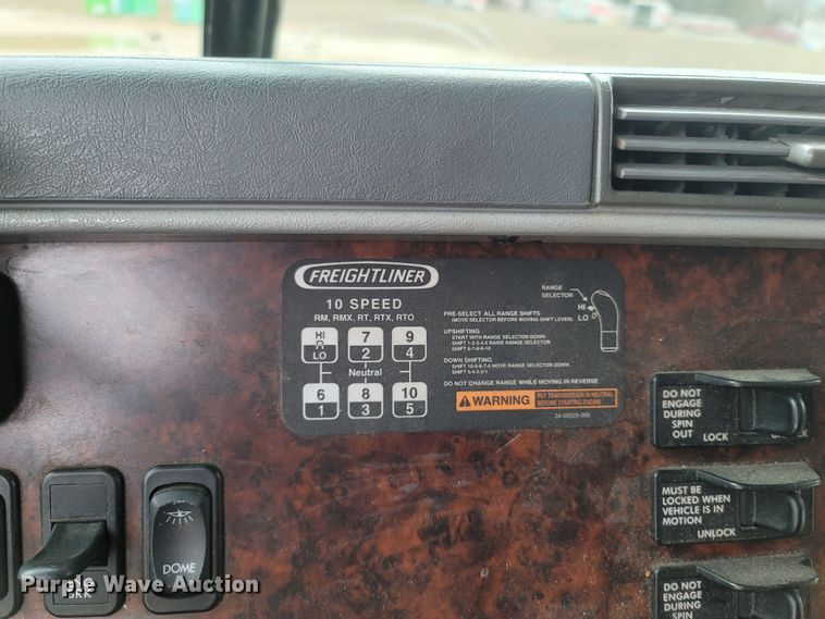 image for item ME9058 2010 Freightliner Century Class S/T  semi truck