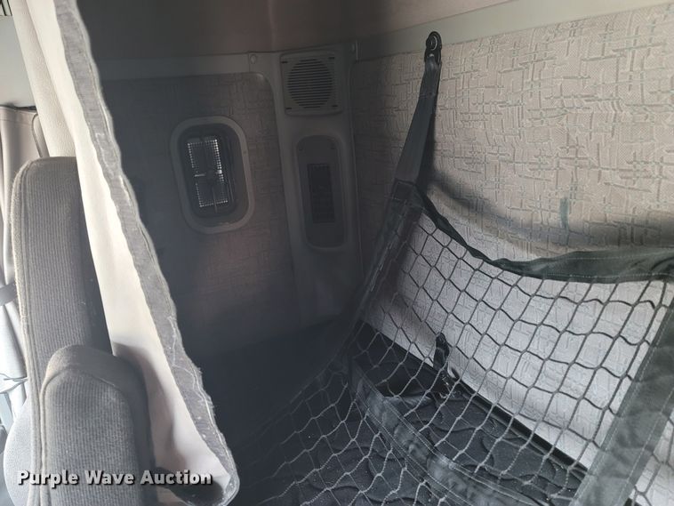 image for item ME9058 2010 Freightliner Century Class S/T  semi truck