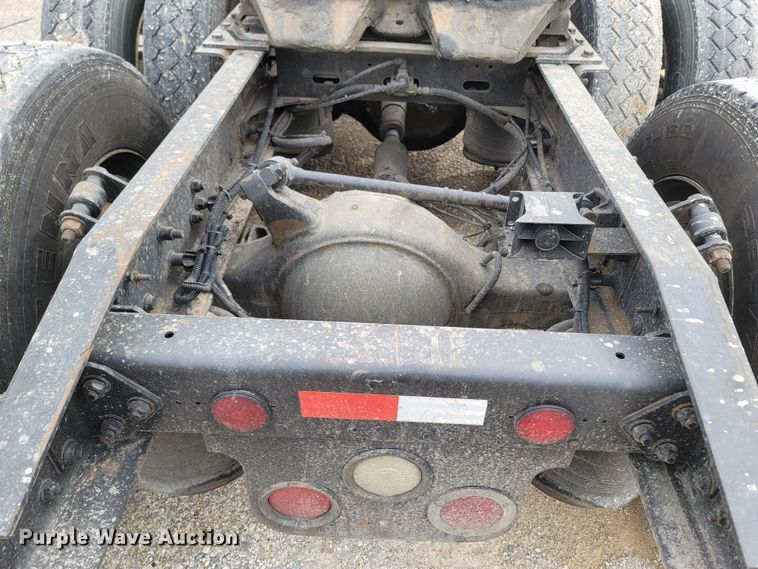 image for item ME9058 2010 Freightliner Century Class S/T  semi truck