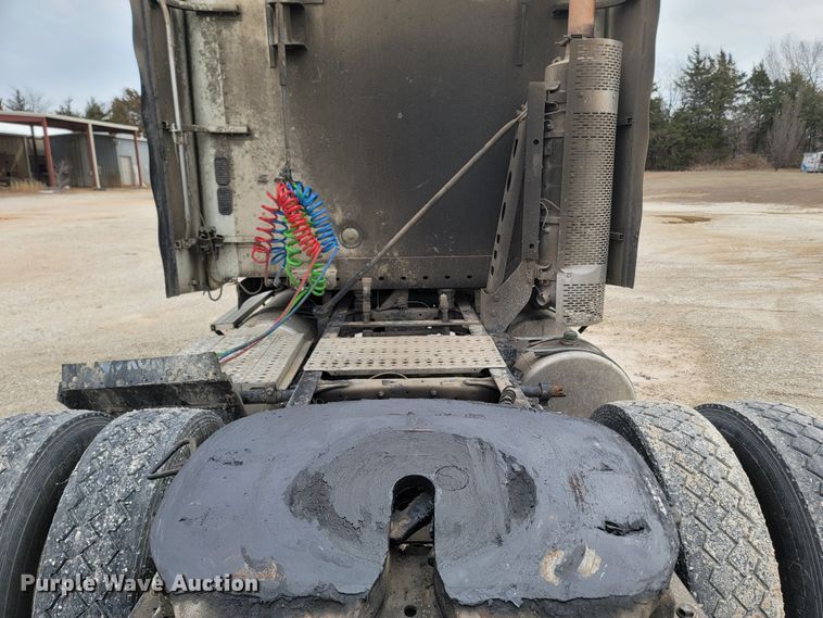 image for item ME9058 2010 Freightliner Century Class S/T  semi truck