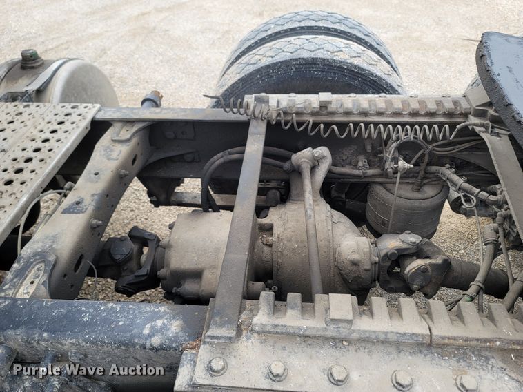 image for item ME9058 2010 Freightliner Century Class S/T  semi truck