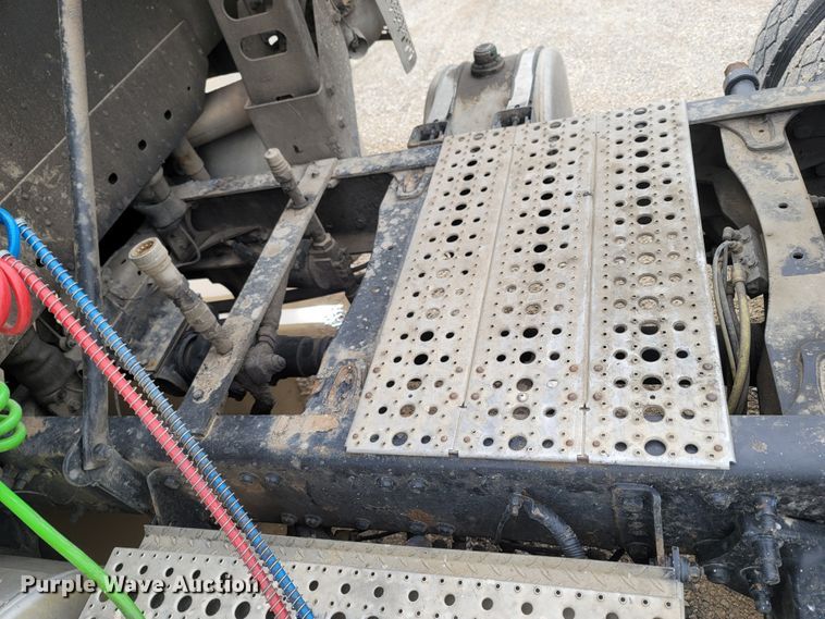 image for item ME9058 2010 Freightliner Century Class S/T  semi truck