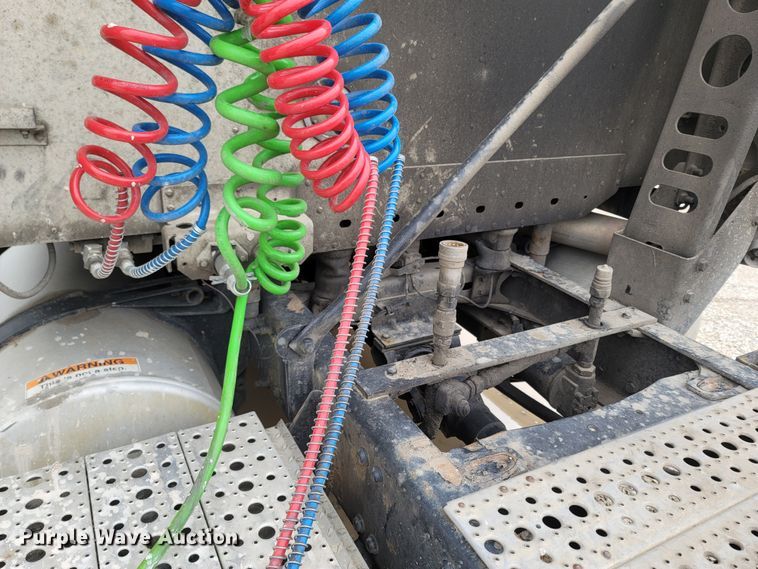 image for item ME9058 2010 Freightliner Century Class S/T  semi truck