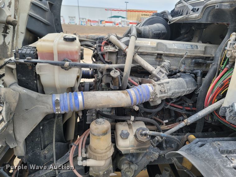 image for item ME9058 2010 Freightliner Century Class S/T  semi truck