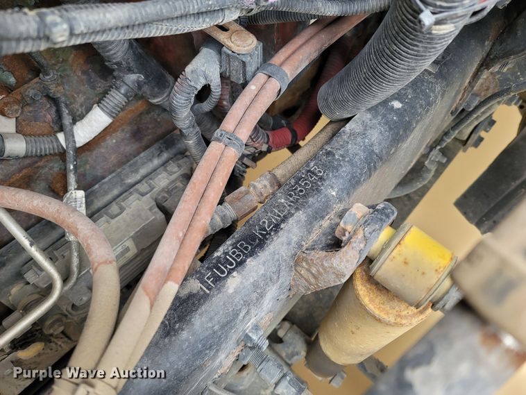 image for item ME9058 2010 Freightliner Century Class S/T  semi truck