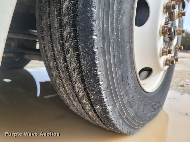 image for item ME9058 2010 Freightliner Century Class S/T  semi truck