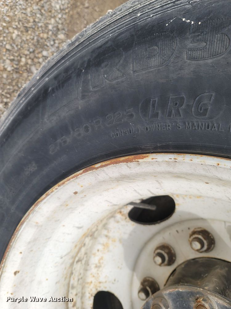 image for item ME9058 2010 Freightliner Century Class S/T  semi truck