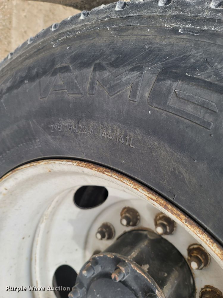 image for item ME9058 2010 Freightliner Century Class S/T  semi truck