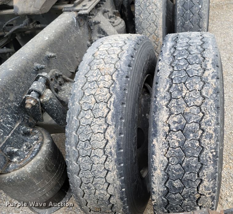 image for item ME9058 2010 Freightliner Century Class S/T  semi truck