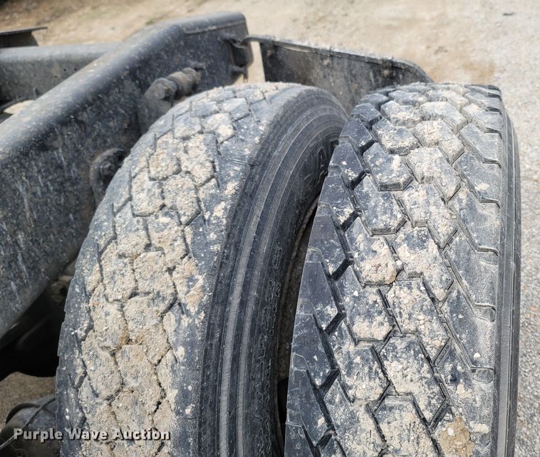 image for item ME9058 2010 Freightliner Century Class S/T  semi truck