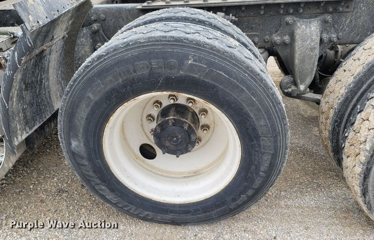 image for item ME9058 2010 Freightliner Century Class S/T  semi truck