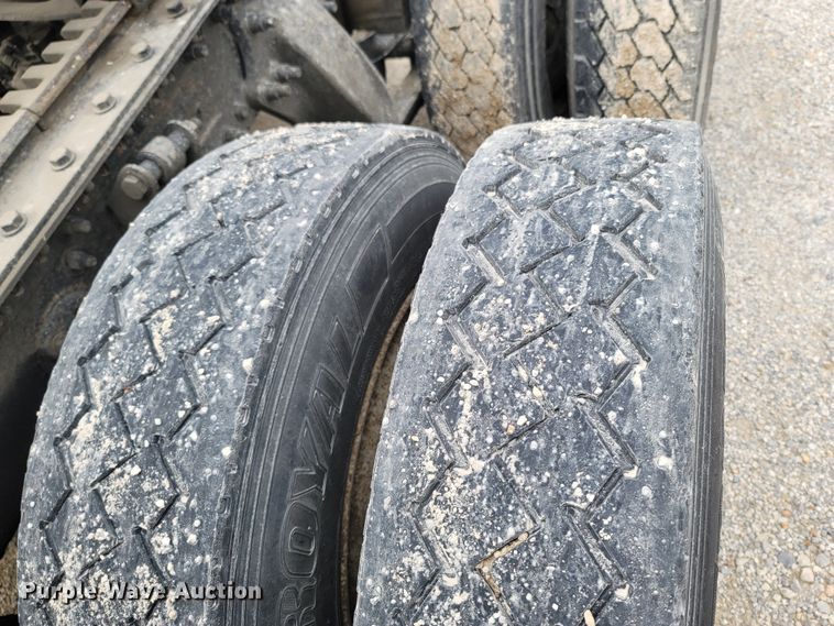 image for item ME9058 2010 Freightliner Century Class S/T  semi truck