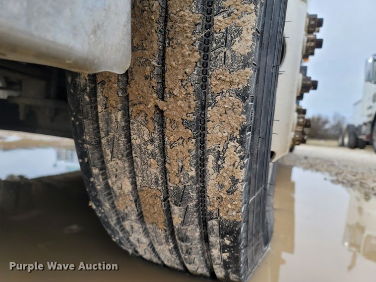 image for item ME9058 2010 Freightliner Century Class S/T  semi truck