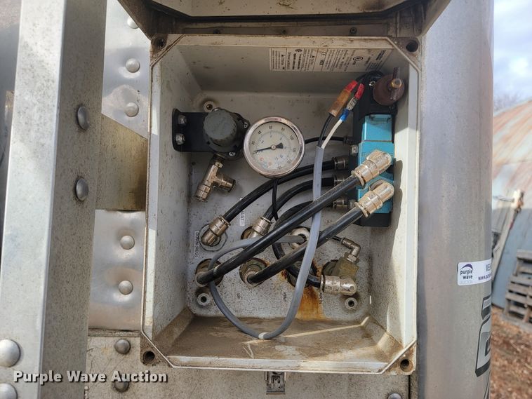 image for item ME9600 2011 Wilson DWBT-650B  live bottom trailer