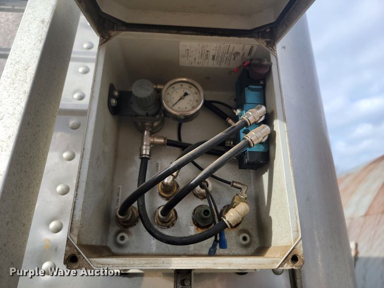 image for item ME9600 2011 Wilson DWBT-650B  live bottom trailer