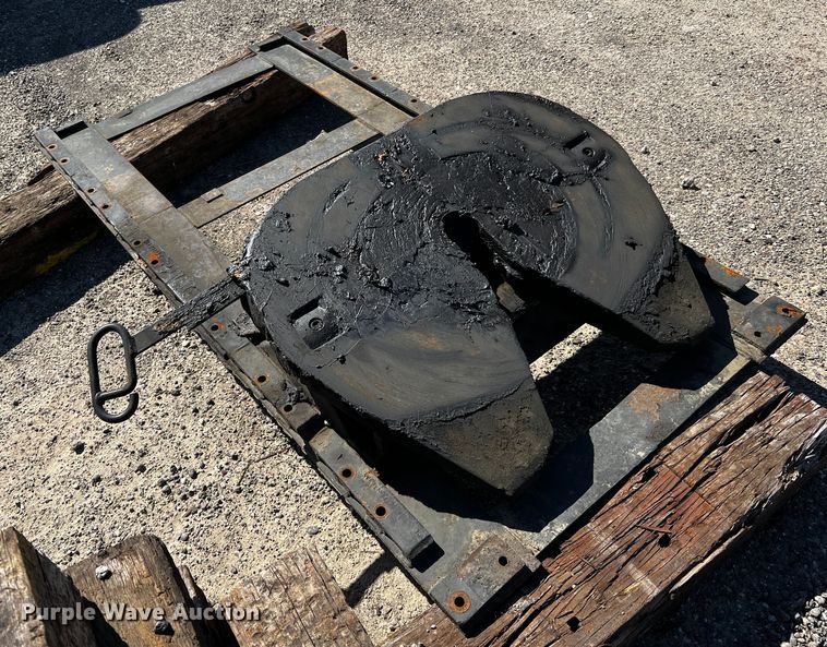 image for item MF9857 Fifth wheel plate