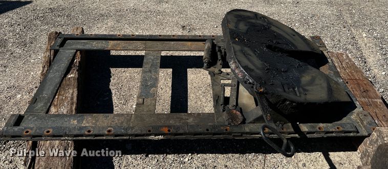 image for item MF9857 Fifth wheel plate