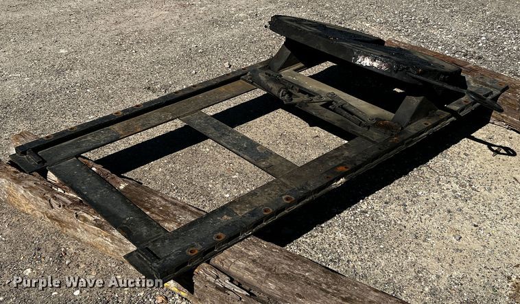 image for item MF9857 Fifth wheel plate