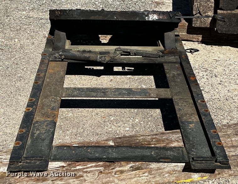 image for item MF9857 Fifth wheel plate