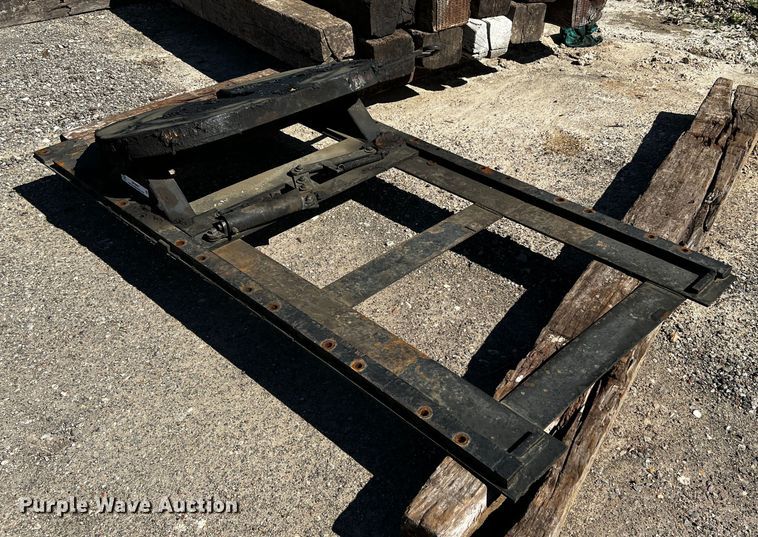 image for item MF9857 Fifth wheel plate